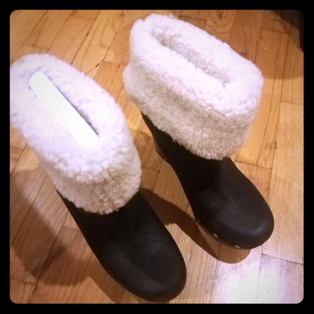 Ugg Carnagie Black Boot